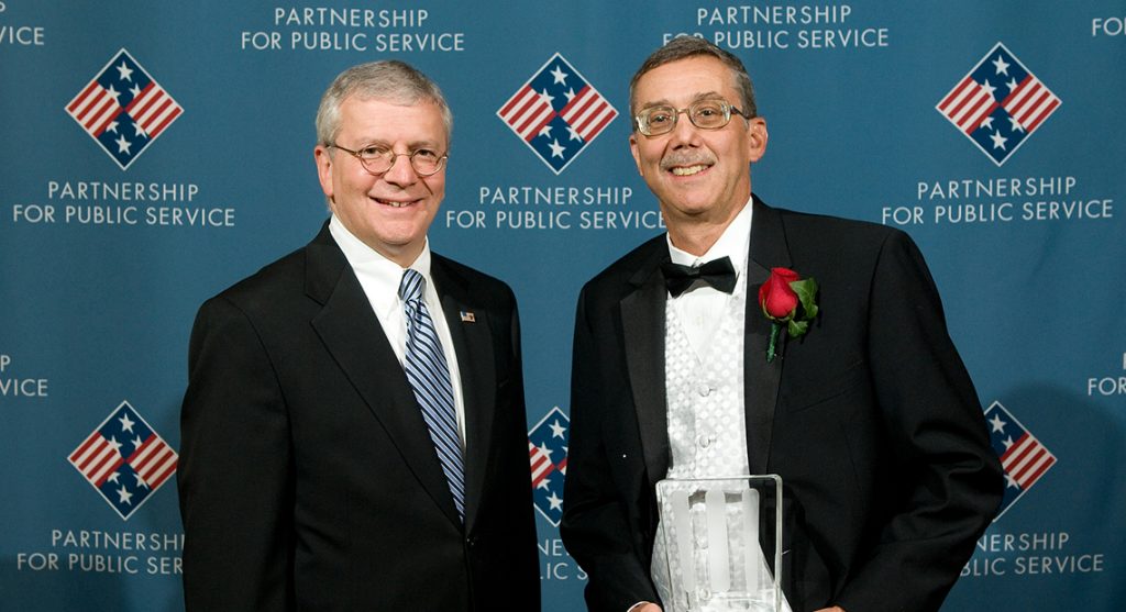 Former White House Chief of Staff, Josh Bolten, with Richard Greene, 2008 Federal Employee of the Year